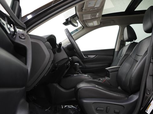 Used 2020 Nissan Rogue SL w/ Premium Package image 23