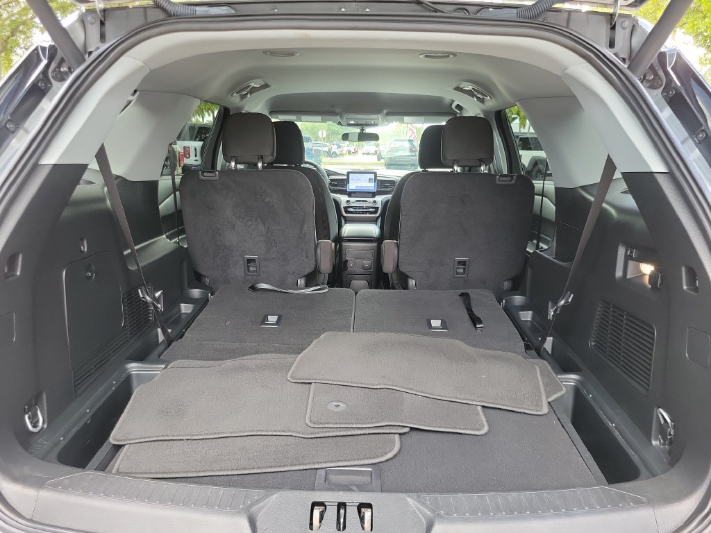 Used 2024 Ford Explorer XLT RWD image 6