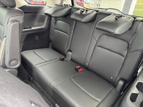 Used 2025 Nissan Pathfinder Platinum FWD image 25