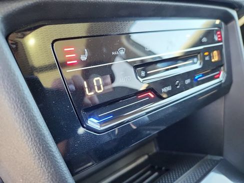 New 2026 Volkswagen Taos SE AWD/4WD image 14