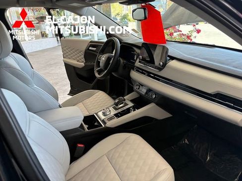Used 2025 Mitsubishi Outlander SEL AWD/4WD image 26
