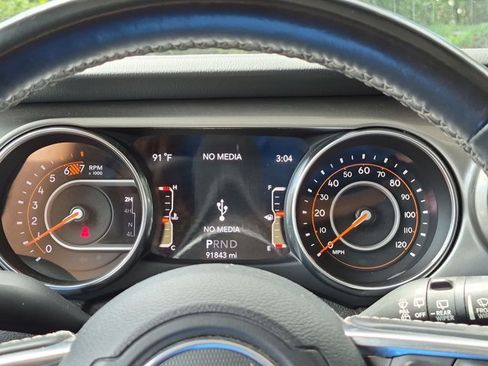 Used 2019 Jeep Wrangler Unlimited Sahara AWD/4WD image 9