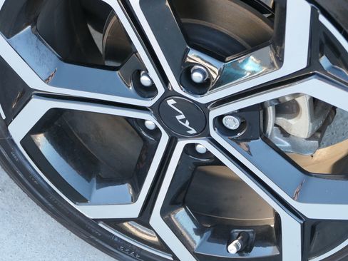 Used 2023 Kia Niro EX Touring image 11