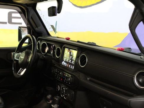 Used 2020 Jeep Wrangler Unlimited Sahara w/ Uconnect 4C Nav & Sound Group AWD/4WD image 12