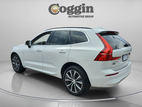Used 2022 Volvo XC60 B5 Momentum w/ Protection Package Premier image 4