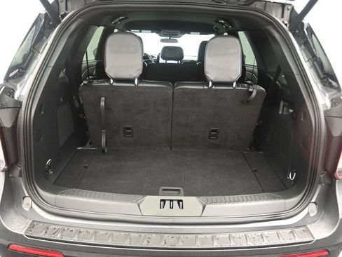 Used 2025 Ford Explorer ST-Line w/ ST-Line Street Pack image 16