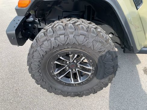 Used 2025 Jeep Wrangler Unlimited Rubicon AWD/4WD image 2