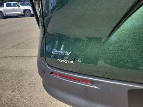 Used 2025 Toyota Sienna XLE image 11