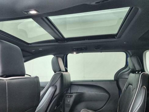 New 2026 Chrysler Pacifica Limited w/ S Appearance Package image 29