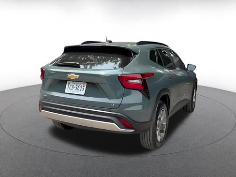 Used 2025 Chevrolet Trax LT FWD image 14