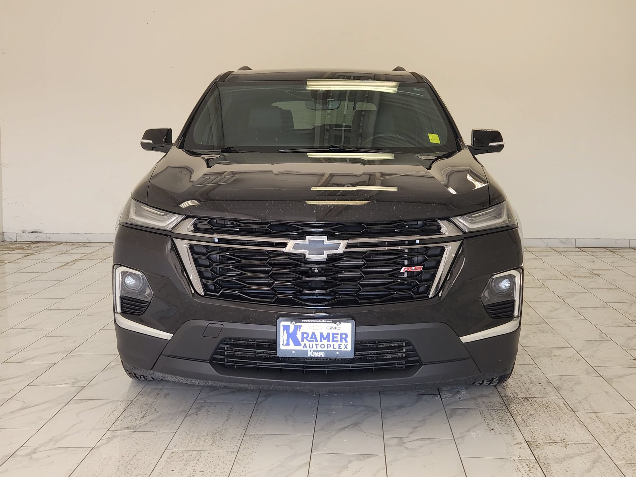 Used 2024 Chevrolet Traverse RS FWD image 2