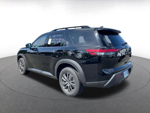 Used 2025 Nissan Pathfinder SV FWD image 5