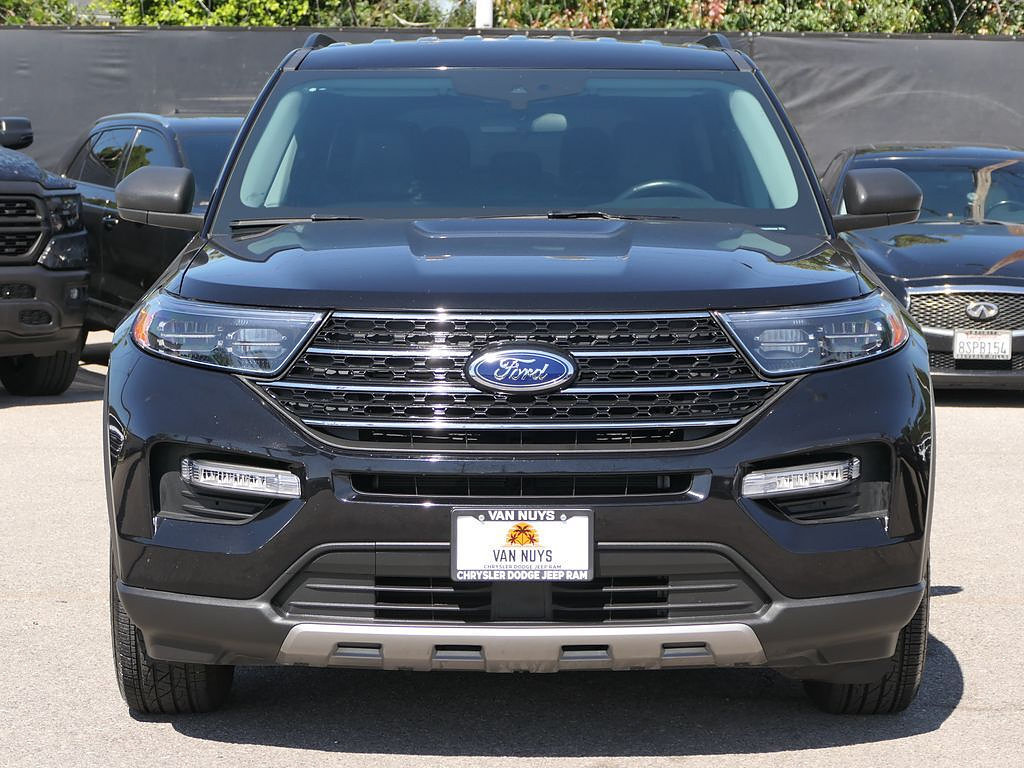 Used 2023 Ford Explorer XLT w/ Equipment Group 202A RWD image 6
