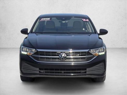 Used 2024 Volkswagen Jetta SE w/ Black Wheel Package image 2