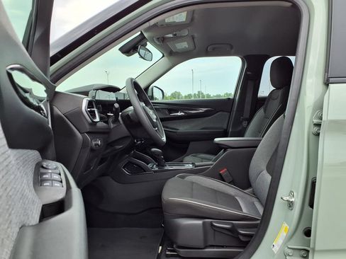 Used 2025 Chevrolet TrailBlazer LT AWD/4WD image 21