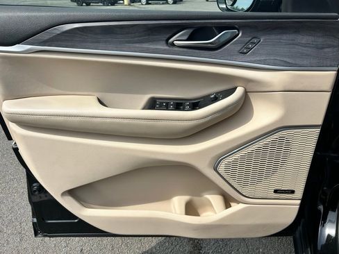 Used 2021 Jeep Grand Cherokee L Limited w/ Luxury Tech Group II image 21