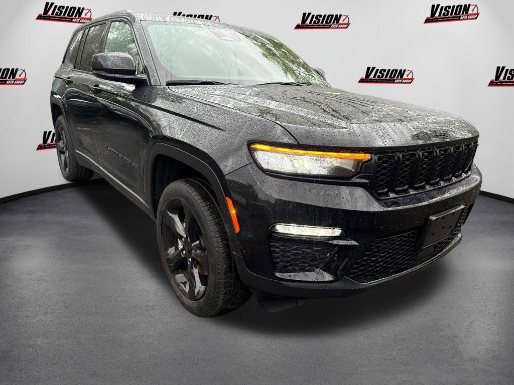Used 2025 Jeep Grand Cherokee Limited w/ Black Appearance Package AWD/4WD image 3