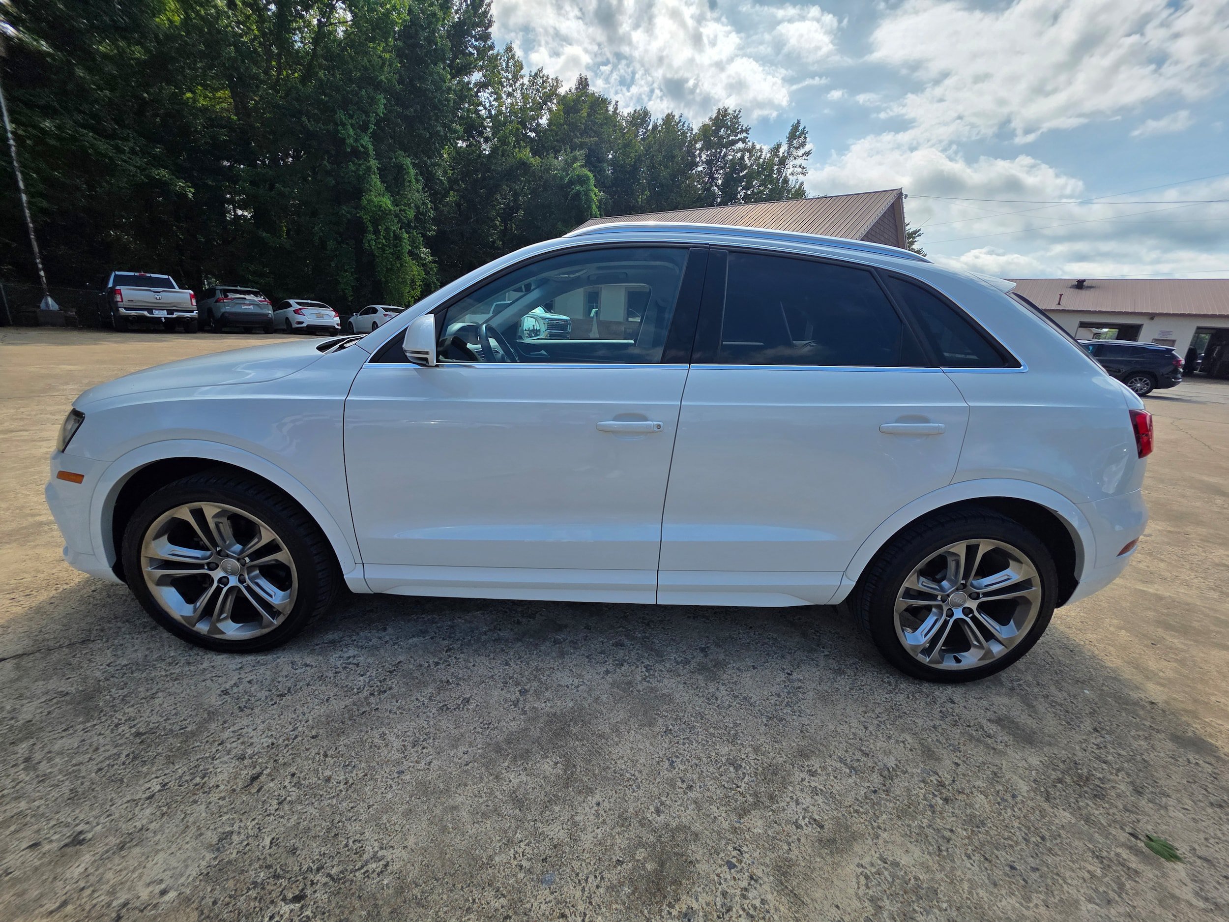 Used 2016 Audi Q3 2.0T Premium Plus w/ Technology Package AWD/4WD image 2