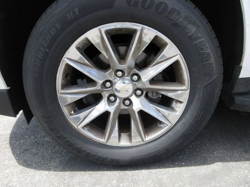 Used 2023 Chevrolet Suburban Premier AWD/4WD image 5