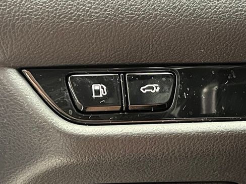 Used 2025 Lexus NX 250 FWD w/ Premium Package image 18