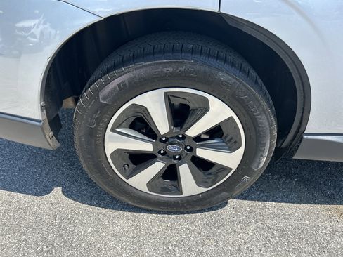 Used 2018 Subaru Forester 2.5i w/ Alloy Wheel Package AWD/4WD image 10