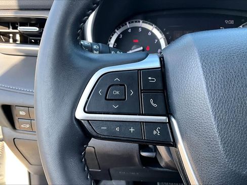 Used 2022 Toyota Highlander XLE FWD image 22