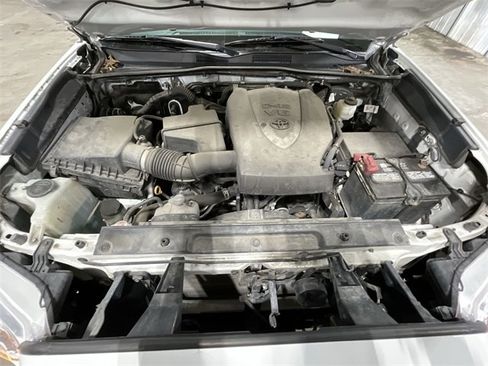 Used 2022 Toyota Tacoma SR5 w/ Technology Package image 21