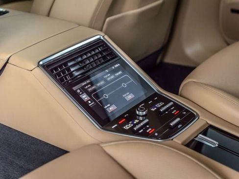 Used 2018 Porsche Panamera 4 image 41