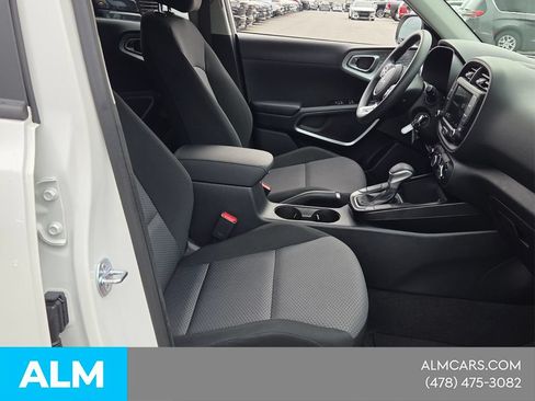 Used 2025 Kia Soul LX w/ LX Technology Package FWD image 14