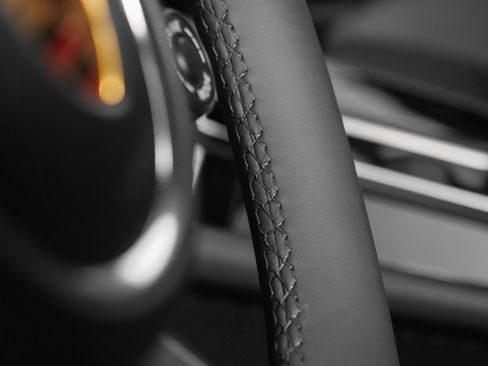 Used 2025 Porsche Macan image 28