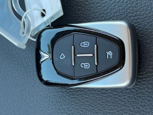 New 2025 VinFast VF 8 Eco image 26