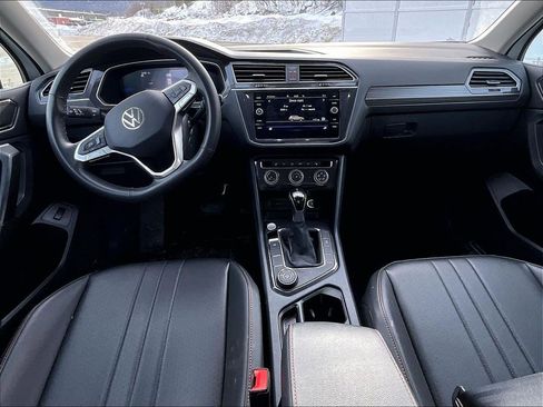 Used 2024 Volkswagen Tiguan SE image 21