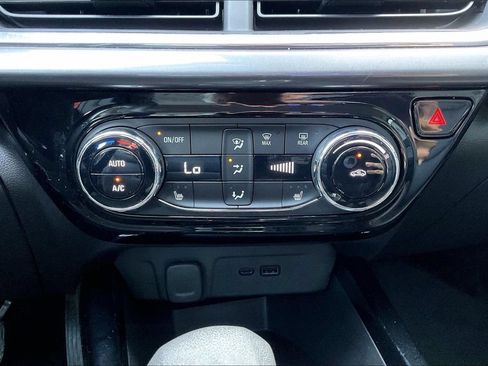 Used 2024 Chevrolet Trax ACTIV w/ Driver Confidence Package FWD image 32