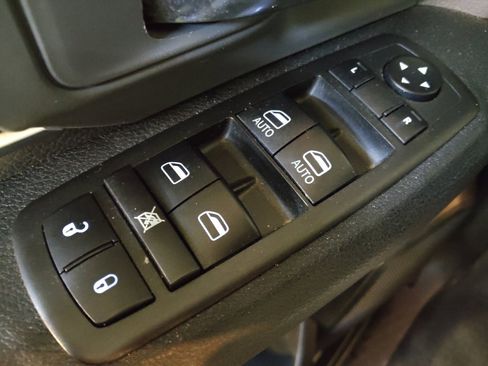 Used 2021 RAM 1500 Classic SLT AWD/4WD image 27