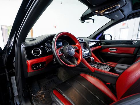 Used 2022 Bentley Bentayga AWD/4WD image 29