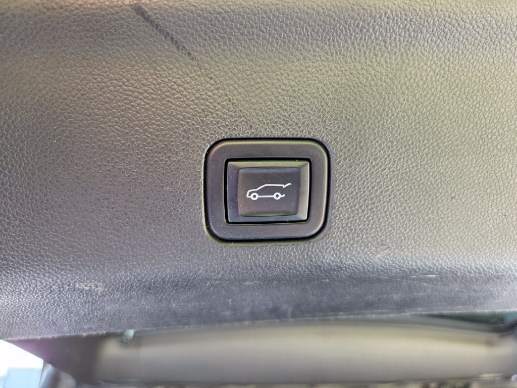 Used 2023 GMC Yukon Denali Ultimate AWD/4WD image 27