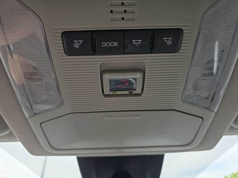 Used 2023 Toyota RAV4 LE AWD/4WD image 28
