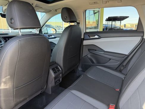 Used 2024 Volkswagen Taos SE w/ Panoramic Sunroof Package image 35