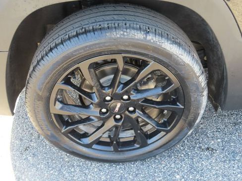 Used 2024 GMC Terrain SLE w/ Driver Convenience Package AWD/4WD image 13