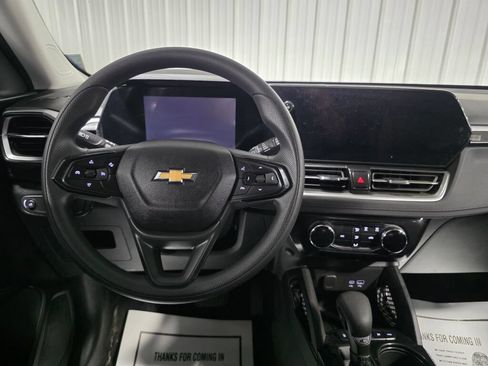 Used 2025 Chevrolet TrailBlazer LT AWD/4WD image 8