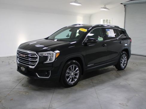 Used 2024 GMC Terrain SLT image 4