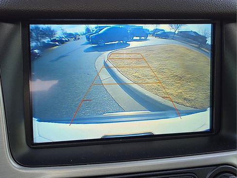 Used 2018 GMC Yukon SLT w/ Premium Edition image 17