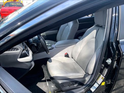 Used 2022 Toyota Camry SE image 10