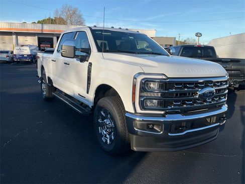 New 2026 Ford F250 Lariat w/ Chrome Package image 3