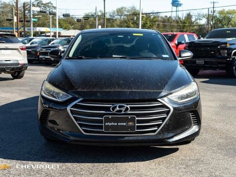 Used 2017 Hyundai Elantra SE image 2