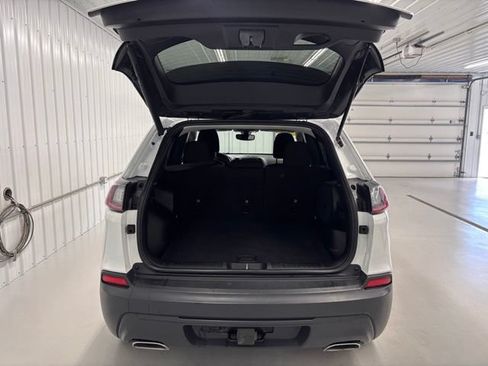 Used 2019 Jeep Cherokee Latitude w/ Comfort & Convenience Group AWD/4WD image 5
