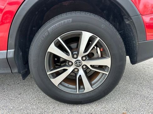 Used 2017 Toyota RAV4 XLE image 28