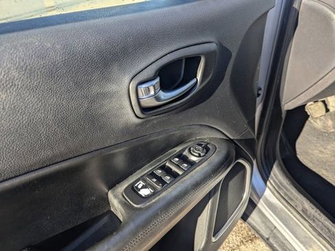 Used 2019 Jeep Compass Altitude image 10