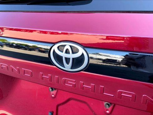 Used 2025 Toyota Grand Highlander AWD image 30