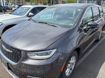 Used 2023 Chrysler Pacifica Touring-L